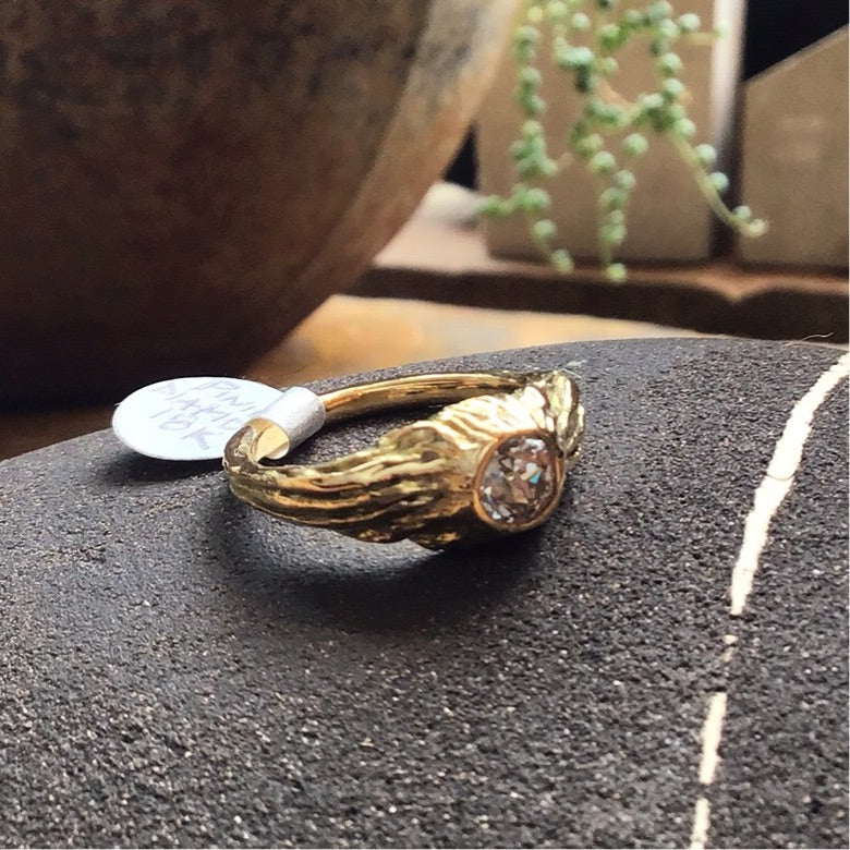Pinion and Round Diamond 18k Ring